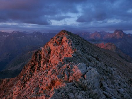 Crête de la Pointe des Moutières, à l’heure bleue... ou rose... enfin au crépuscule quoi