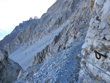 La Via degli Alpini rénovée : les anciens point d’ancrage sont restés en place mais on a préféré en poser de nouveaux