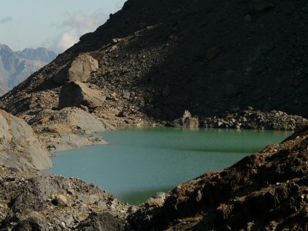 Le lac issu du glacier Nord de la Barbarate.