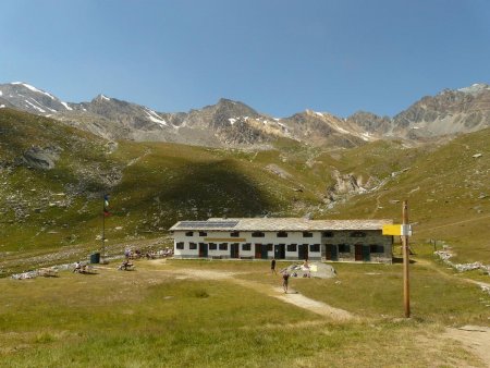 Le refuge Vittorio Sella, très fréquenté l’après-midi.