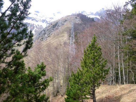 Montée au Piret, vue arrière sur celle du Crêt du Fort