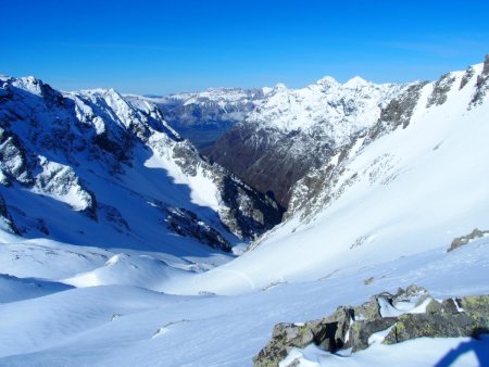 Vallon de Font Froide, au fond le Dévoluy !