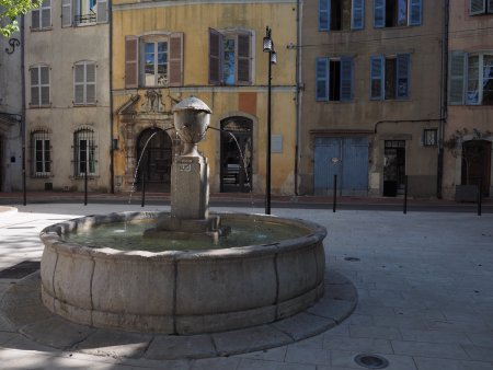 On commence par flâner dans les rues de Brignoles (photo hors itinéraire)...