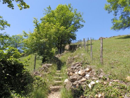 Montée vers l’église.