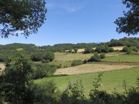 Après le Bruneton, vue sur le Crêt Malherbe.