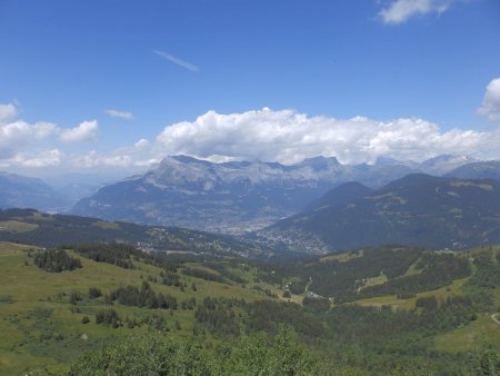 Au Pavillon du Mont Joly, vue vers la vallée de l’Arve et les Fiz.