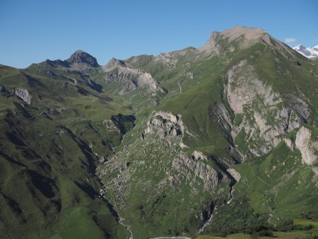 Vue vers la tête de la Cicle et les aiguilles de la Pennaz