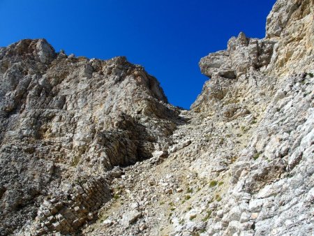 Photo 2016, la brèche de sortie vers la Dent d’Aurouze.