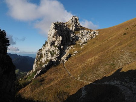 Retour vers la dent des Portes. Il y a 2 personnes qui descendent sur l’arête, vous les voyez ?