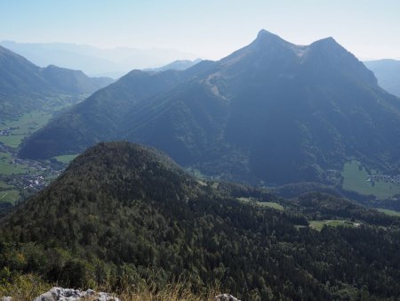 Vue de l’antécime du mont Julioz : Colombier et dent de Rossanaz.