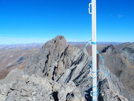 La superbe arête qui méne au Pic nord