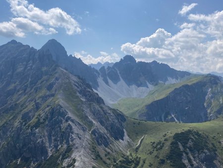 Les sommets derrières plus dans le style «dolomitique» échelles signalées !