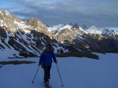 Au lac des Cerces, en arrière-plan la Trinité Sublime (aig.d’Arves).