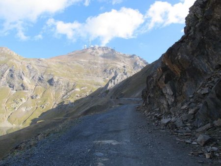 Dans la remontée de la piste. Elle se parcourt entre 0h45 et 0h50 par un randonneur .