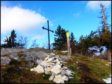 Gros Martel et sa belle croix métallique.