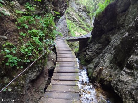 Un des nombreux passages équipés dans les gorges