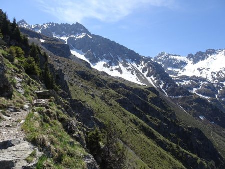 Le refuge au loin