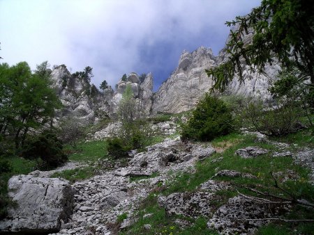 base des rochers et couloir du roc de cognière