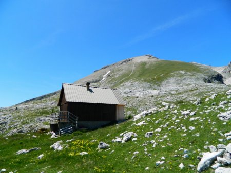 La cabane de Chourum-Clot et le Rocher Rond.