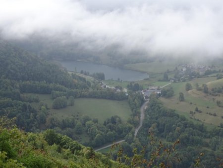 Vue plongeante sur le Lac de la Thuile