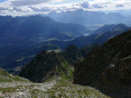 Col de Grun : dans le rétro à la montée, sur fond de Dévoluy