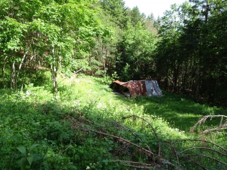 Grangette abandonnée le long du ruisseau d’Arclusaz