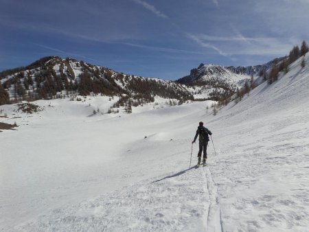 Pic Martin Jean à gauche, col de la Baisse en face