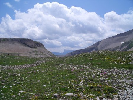 Au sud-est, l’accès au Vallon du Mas.