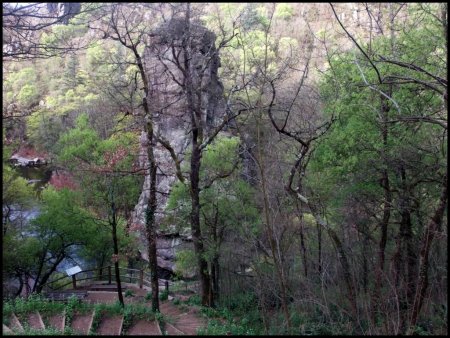 La Roche Péréandre dans les Gorges de la Cance.