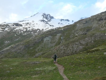 Montée au refuge face à l’Oullarse