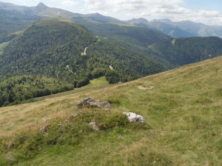 On va commencer à redescendre vers le sud. Vague sentier.