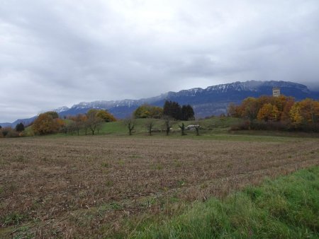 La tour d’Avalon à droite