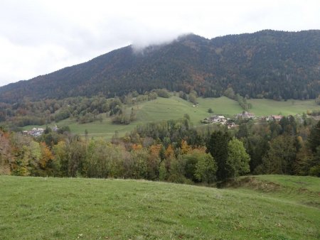 En face : les Vassaux et les Cloîtres