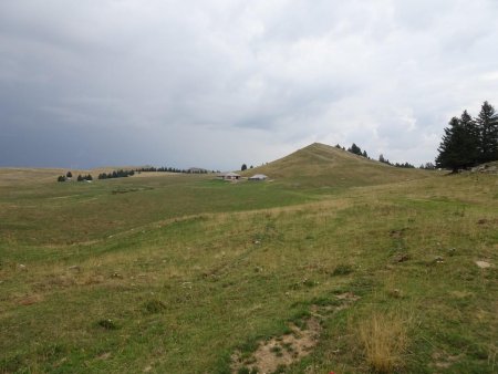 À droite, le Crêt de l’Aigle