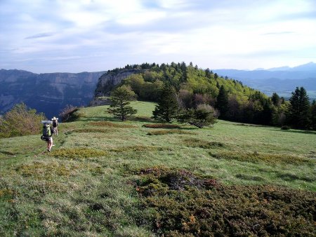 Sur la large crête vers le nord Pas de Bouillanain