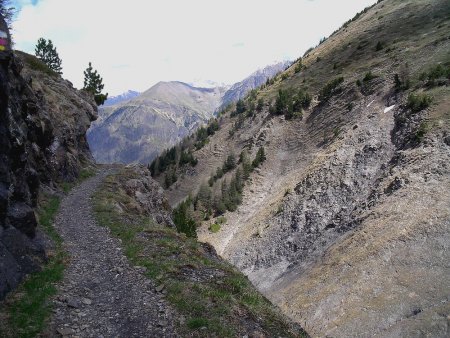 Départ du Sentier des Tunnels, le Vet est en face.