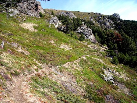 Sentier parfois en balcon