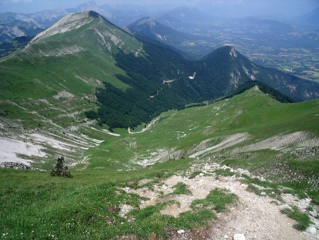 A la base de l’arête raide menant à la crête.