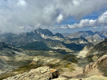 Vue de la dent Sud sur lacs du Roure 