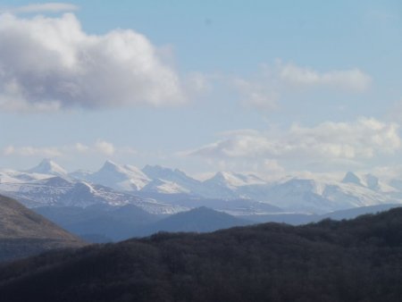 Et côté Est, la vue vers les montagnes du fond de la Navarre et de Zuriza.