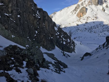 Petite combe (vue rétro) à remonter avant d’arriver dans le Vallon de l’Orrenaye