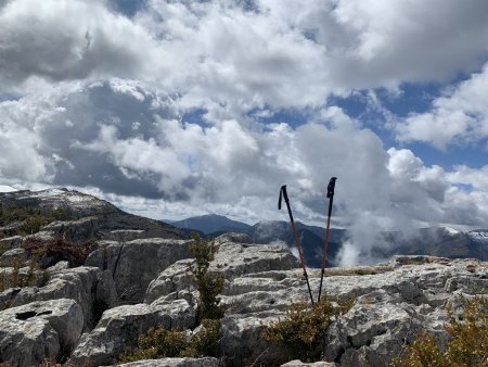 Le sommet, vers la Montagne de l’Aup.