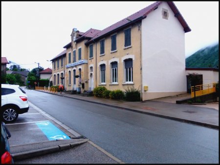 L’école de St-Georges-du-Commiers.