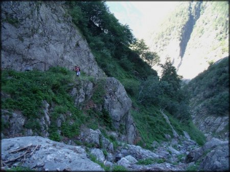 Traversée au-dessus de la combe.