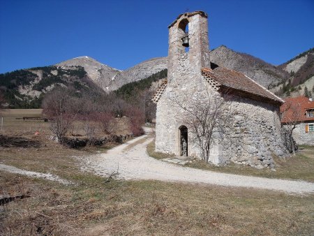 La chapelle de Vaunières, le départ, chemin de droite, retour chemin de gauche.