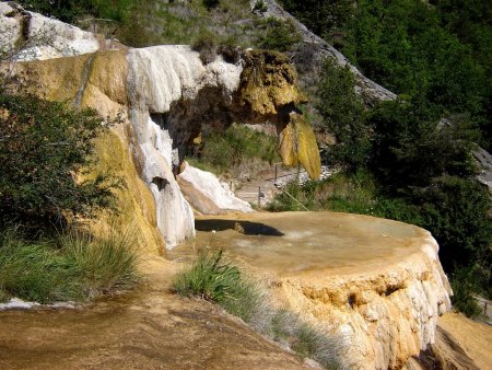 ...la fontaine pétrifiante.