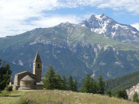 Saint Pierre d’Extravache devant la Dent Parrachée