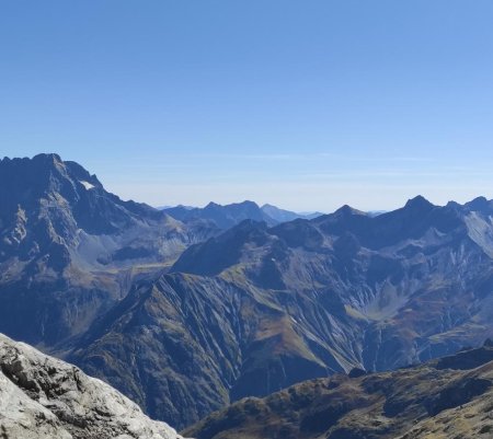 Pic Vallonpierre (2741 m) et derrière les Pointes de Rougnoux (3179 m), La Mourre Froid (2994 m)