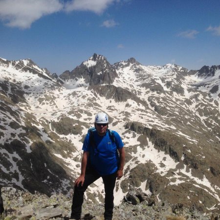 Fred au sommet, devant le Caire Agnel (2937m)