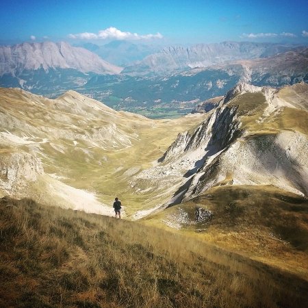 Descente du Haut Bouffet avec vue sur le Vallon des Aiguilles